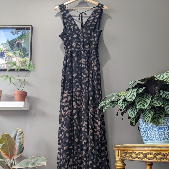 Bcbg Stars Print Faux Wrap Dress Black size 6 - Picture 3 of 7